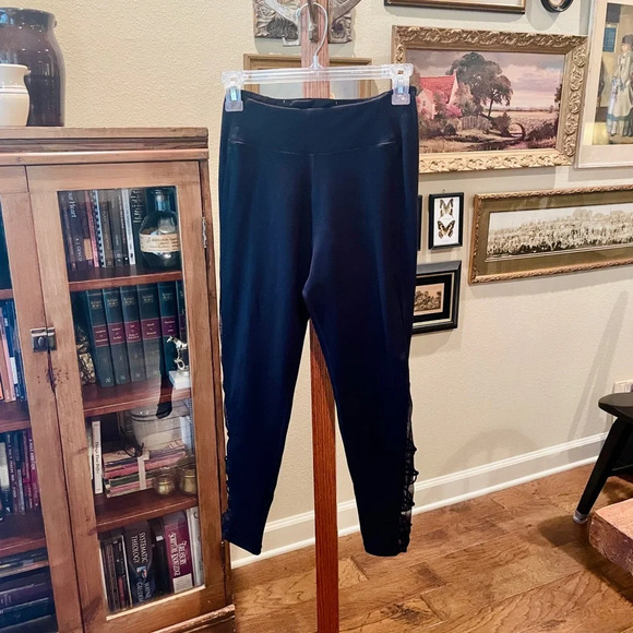 Victoria’s Secret Incredible Essential high rise leggings mesh calves SZ 8 black - Picture 2 of 9